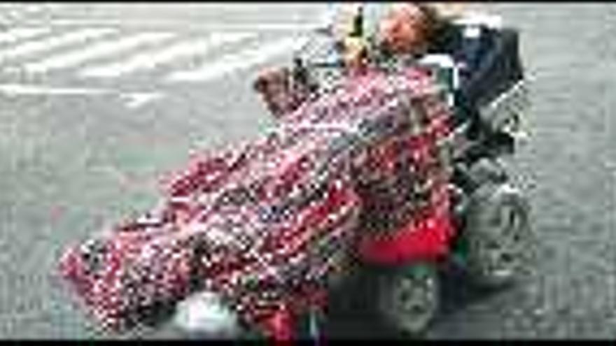 José Antonio
Navarro con su camilla adaptada