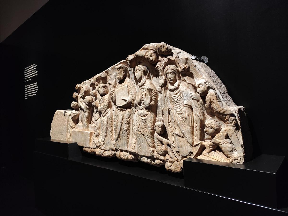 Timpà amb la benedicció, mort, resurrecció i assumpció de Maria, a Sta. Maria de Cabestany (1160-1200).