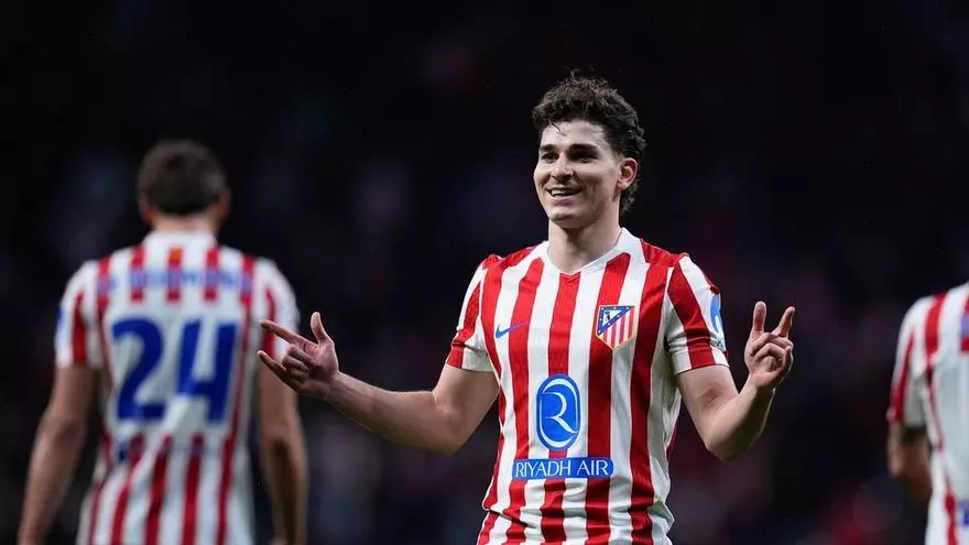 Simeone, sobre Julián Álvarez: "Lo veo muy feliz, contento y haciendo goles"