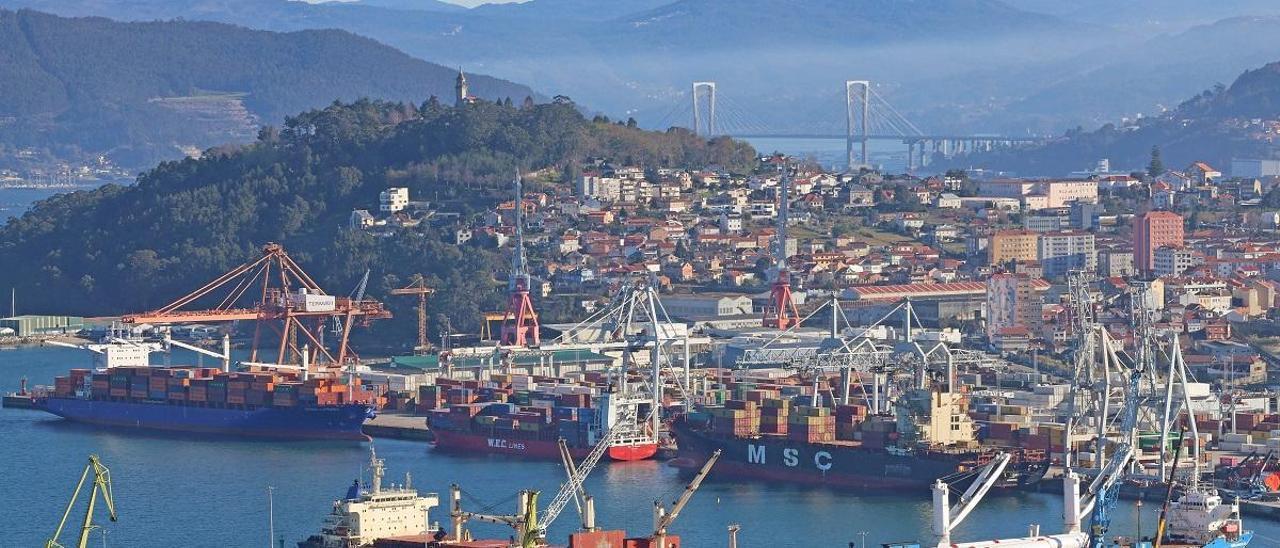 Vista de la zona de Guixar y de A Guía, donde el Puerto prevé ganar nuevos espacios