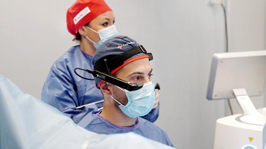 Telepresencia quirúrgica: el Hospital de Cruz Roja de Palma retransmite su primera intervención en directo