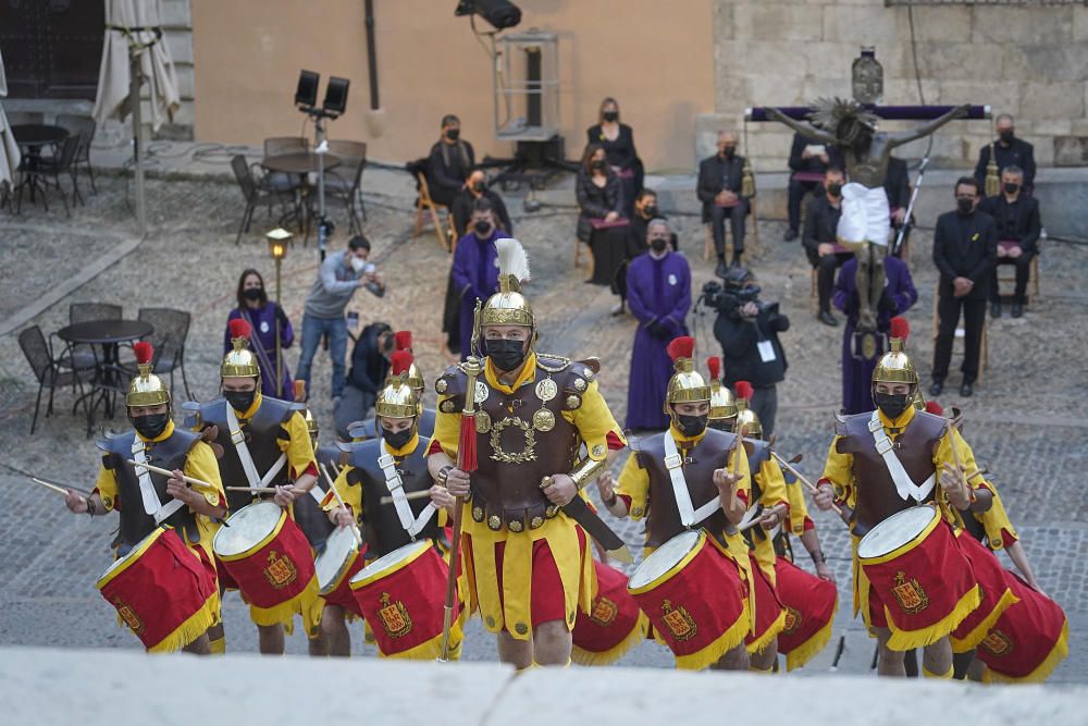 Girona viu el Divendres Sant amb l'acte de la Veneració de la Creu