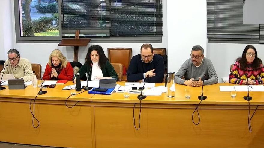 Concejales del gobierno del PP de Castrillón, ayer, durante la sesión plenaria.  | I. G.
