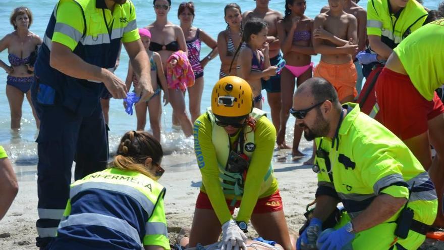 Simulacro de salvamento en Playa de Muro