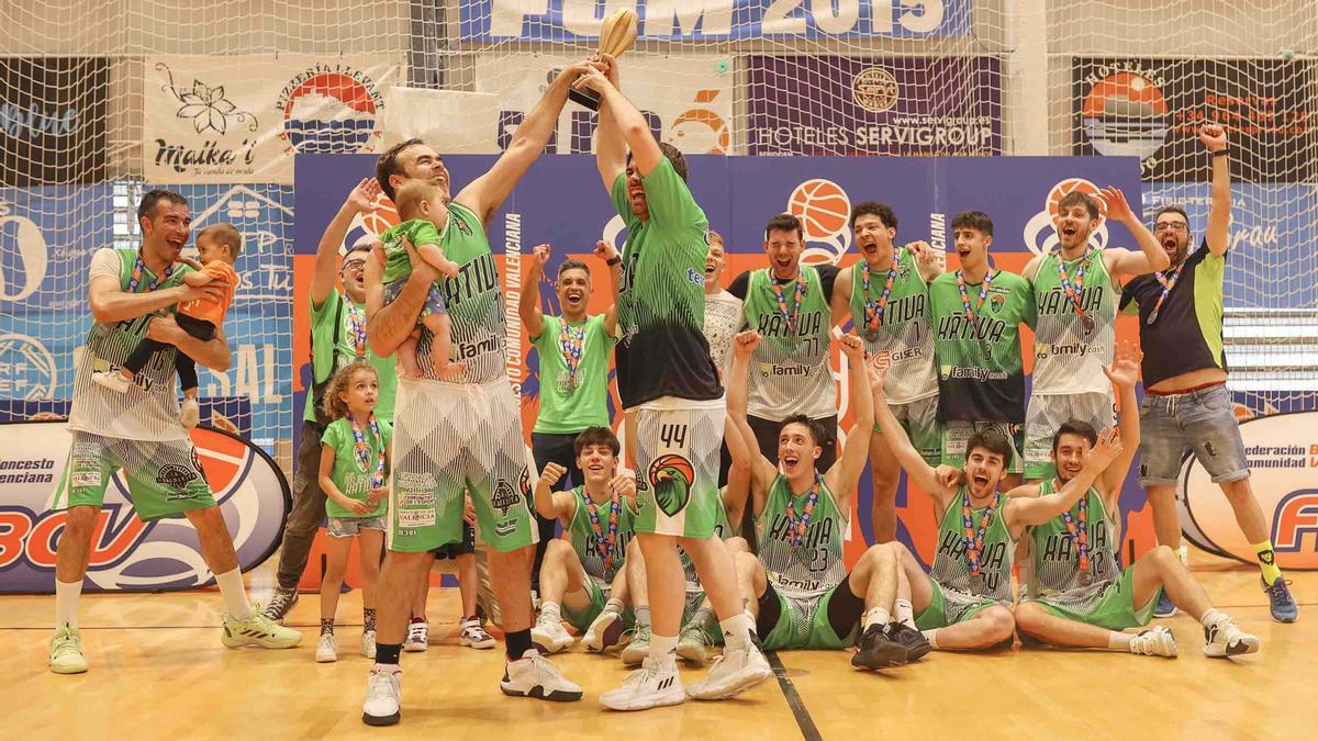 Family Cash NB Xàtiva levantó el trofeo de campeón de 1ª División Masculina superando en la final a Bàsquet Altea por 53-44.