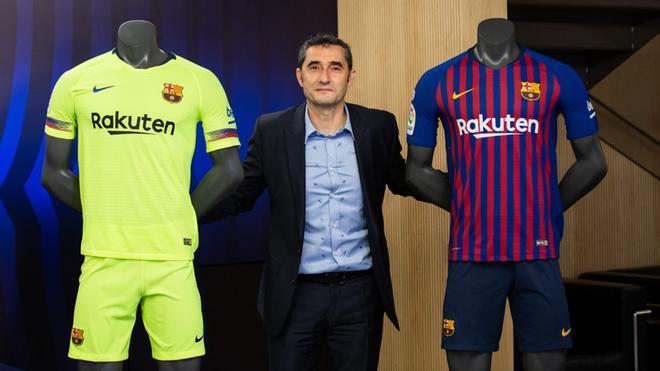 Ernesto Valverde ha firmado el contrato que le ligará con el Barcelona por una temporada más