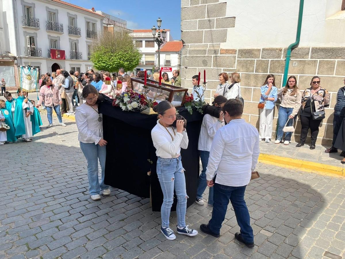 Los pequeños de Lucena y Villanueva de Córdoba disfrutan de la Semana Santa chiquita