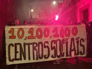 Bengalas, petardos y cortes de tráfico en la segunda manifestacion contra el desalojo de la Algalia