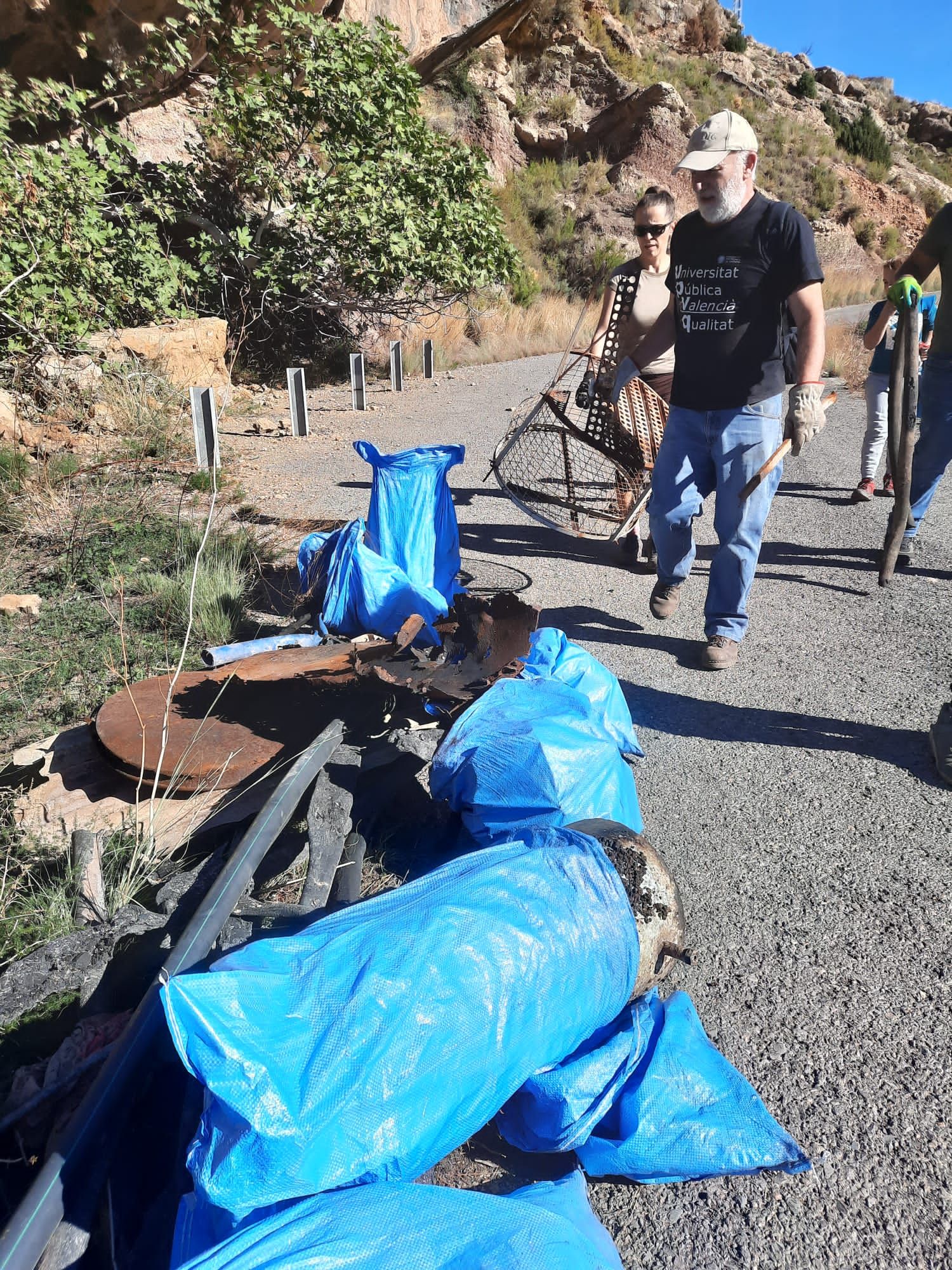 Descubre lo que han encontrado en una recogida de basura resurgida tras el gran incendio de Bejís