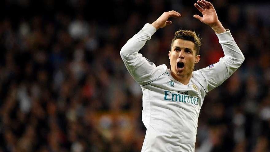 Cristiano Ronaldo festeja un gol durante su última temporada en Madrid. // Efe