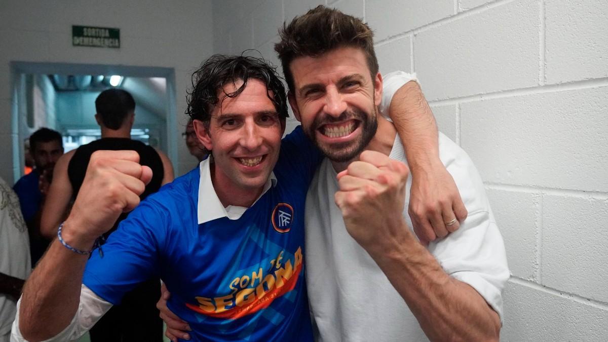 Jaume Nogués, celebrando el ascenso con Gerard Piqué