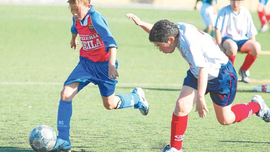 Imagen de archivo de un partido de alevines en el campo municipal de Tómbola en Alicante.