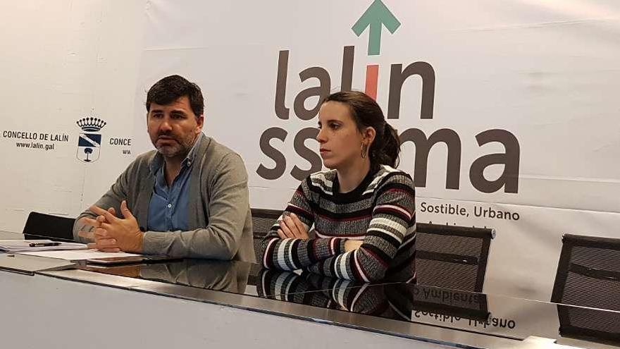 Nicolás González Casares y Lara Rodríguez Peña, ayer, en la sala de prensa del consistorio.