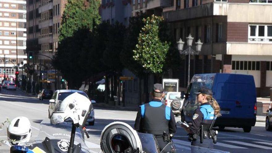 La Policía Local se suma a una campaña especial de Tráfico con controles a camiones y autobuses