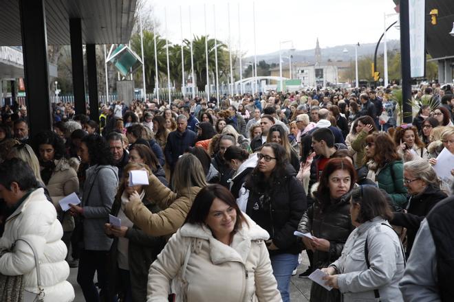 EN IMÁGENES: Miles de personas participan en la macrooposición de la sanidad pública asturiana