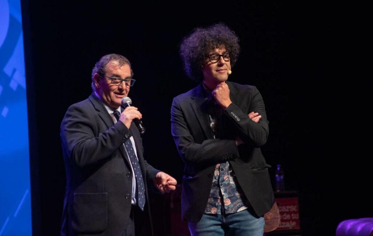 El promotor del congreso, Miguel de Lucas (derecha), con Narciso Prieto. | ALBA PRIETO