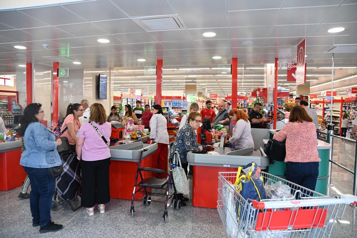Deza abre el supermercado de Fuente de la Salud