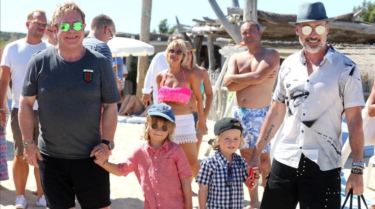lmmarco35147362 singer elton john and husband david furnish with their sons 160816134010 lmmarco35147362 singer elton john and husband david furnish with their sons 160816134010
