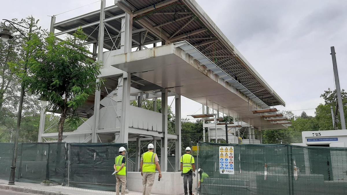 Tragsa culminará en otoño la pasarela y los ascensores de la estación de ferrocarril de Pola de Siero