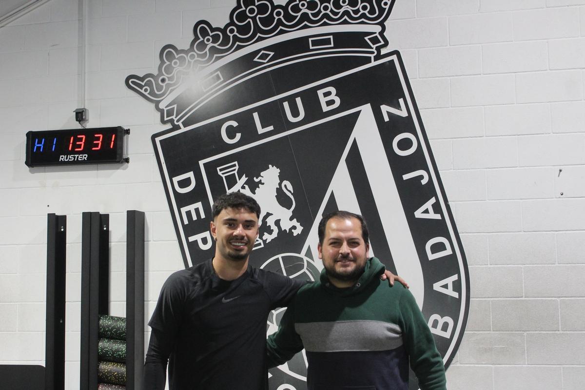 Isra Salazar junto a Sergio Romero en el gimnasio del Nuevo Vivero.
