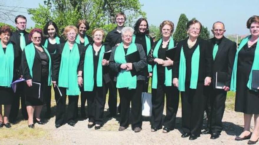 Los componentes del Coro «Santa María» de Viella.