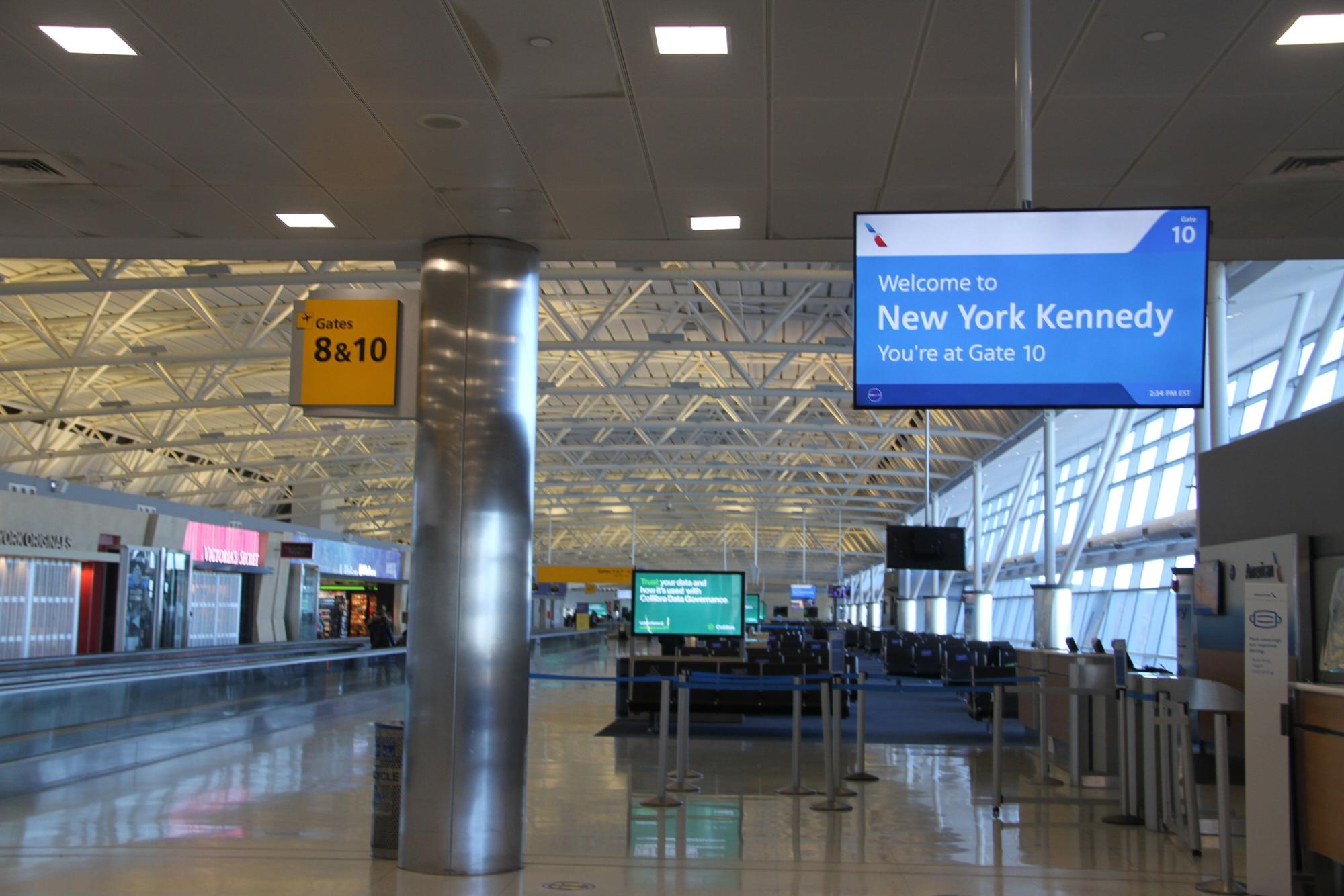 EE UU abre este lunes sus fronteras aéreas, terrestres y marítimas a viajeros vacunados contra el coronavirus. En la imagen, el aeropuerto internacional John F. Kennedy de Nueva York.