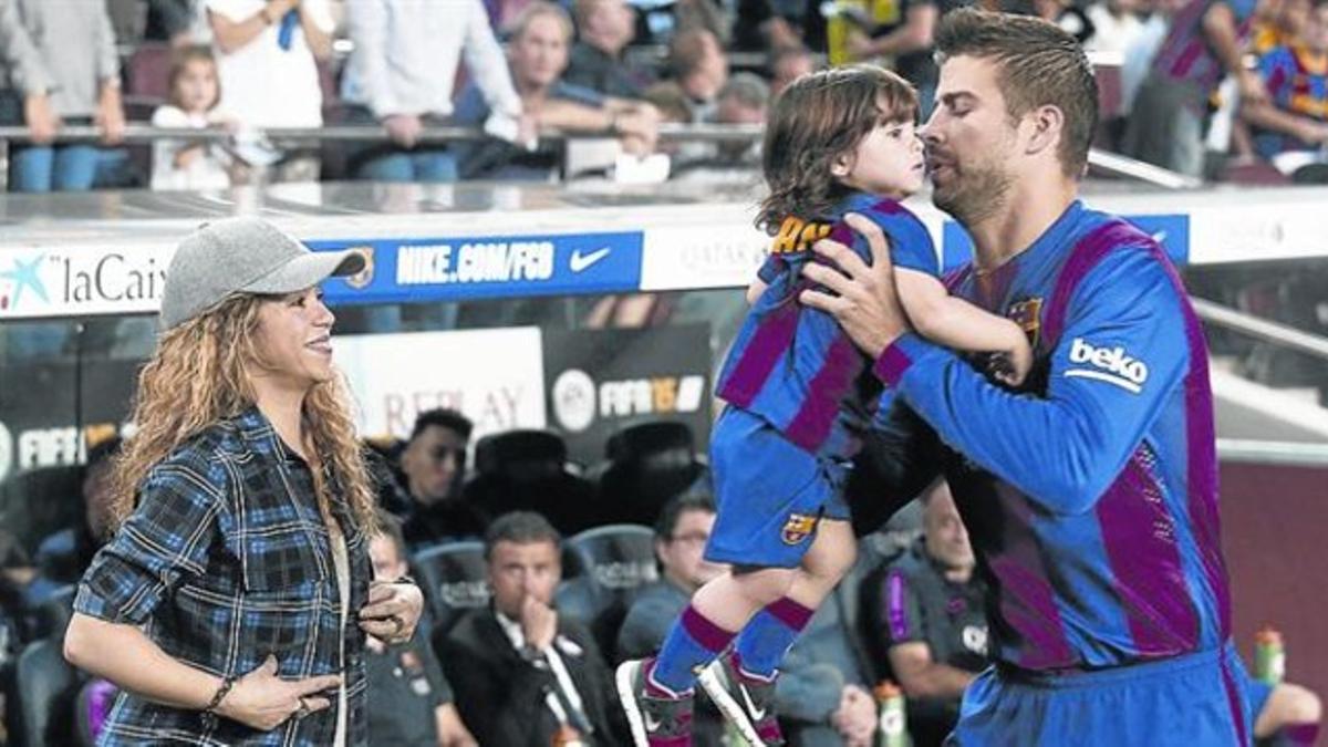 Shakira presume de embarazo en el Camp Nou_MEDIA_1