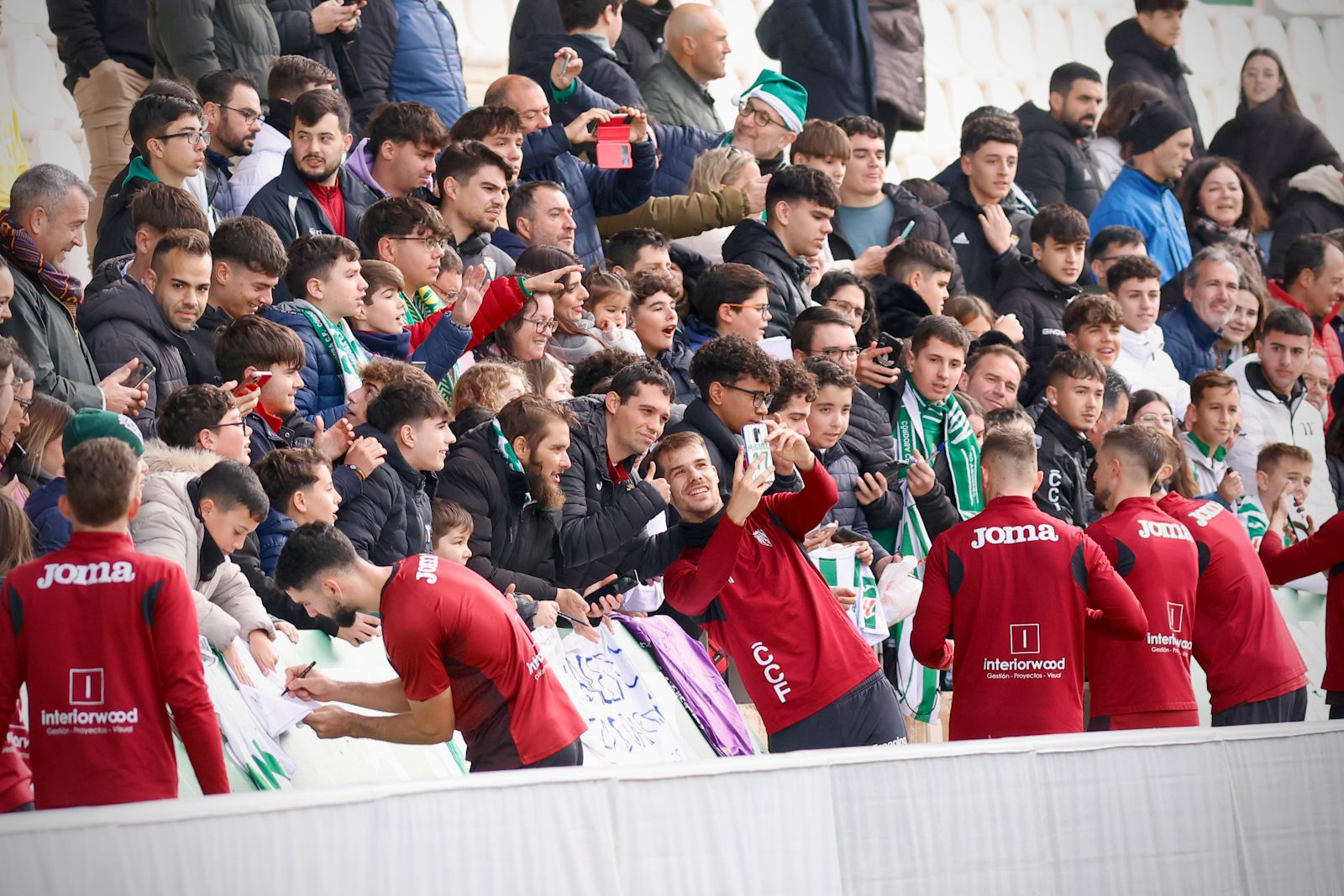 El Córdoba entrena ante su afición en El Arcángel