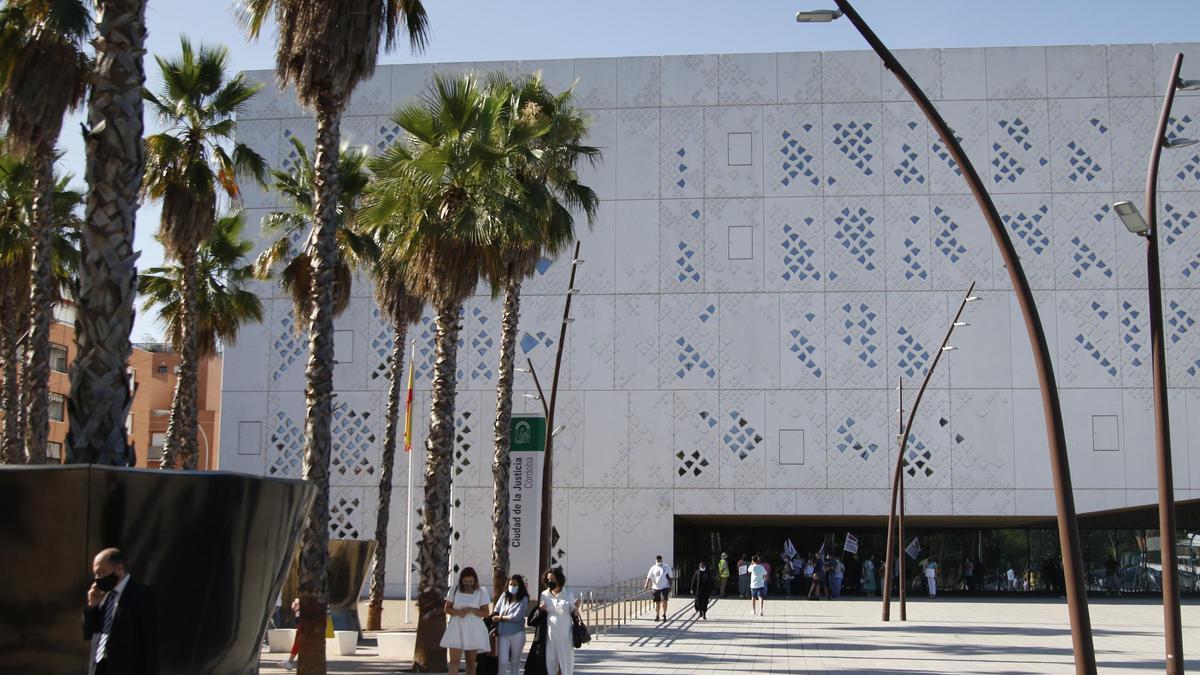 Acceso principal de la Ciudad de la Justicia de Córdoba.