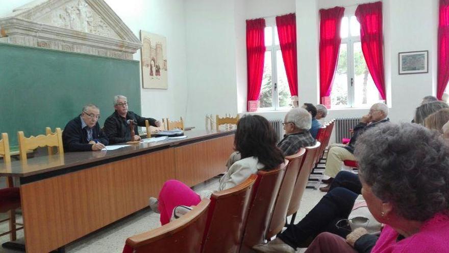 Carlos Pedrero y Jerónimo Cantuche durante el acto informativo celebrado esta mañana en Villalpando