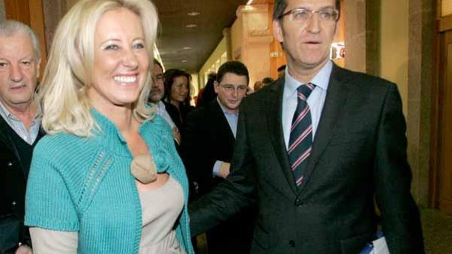 Corina Porro y el presidente de la Xunta, Alberto Núñez Feijóo, tras la sesión de investidura.