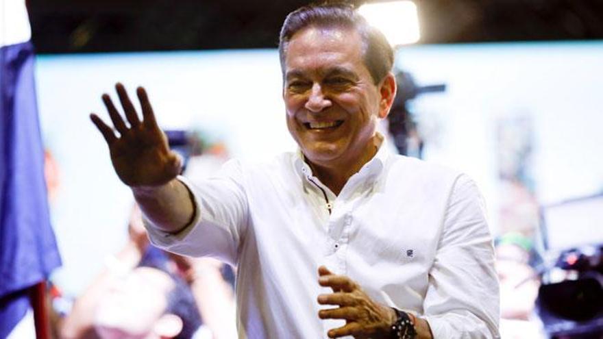 Cortizo se impone por la mínima en unas reñidas elecciones en Panamá