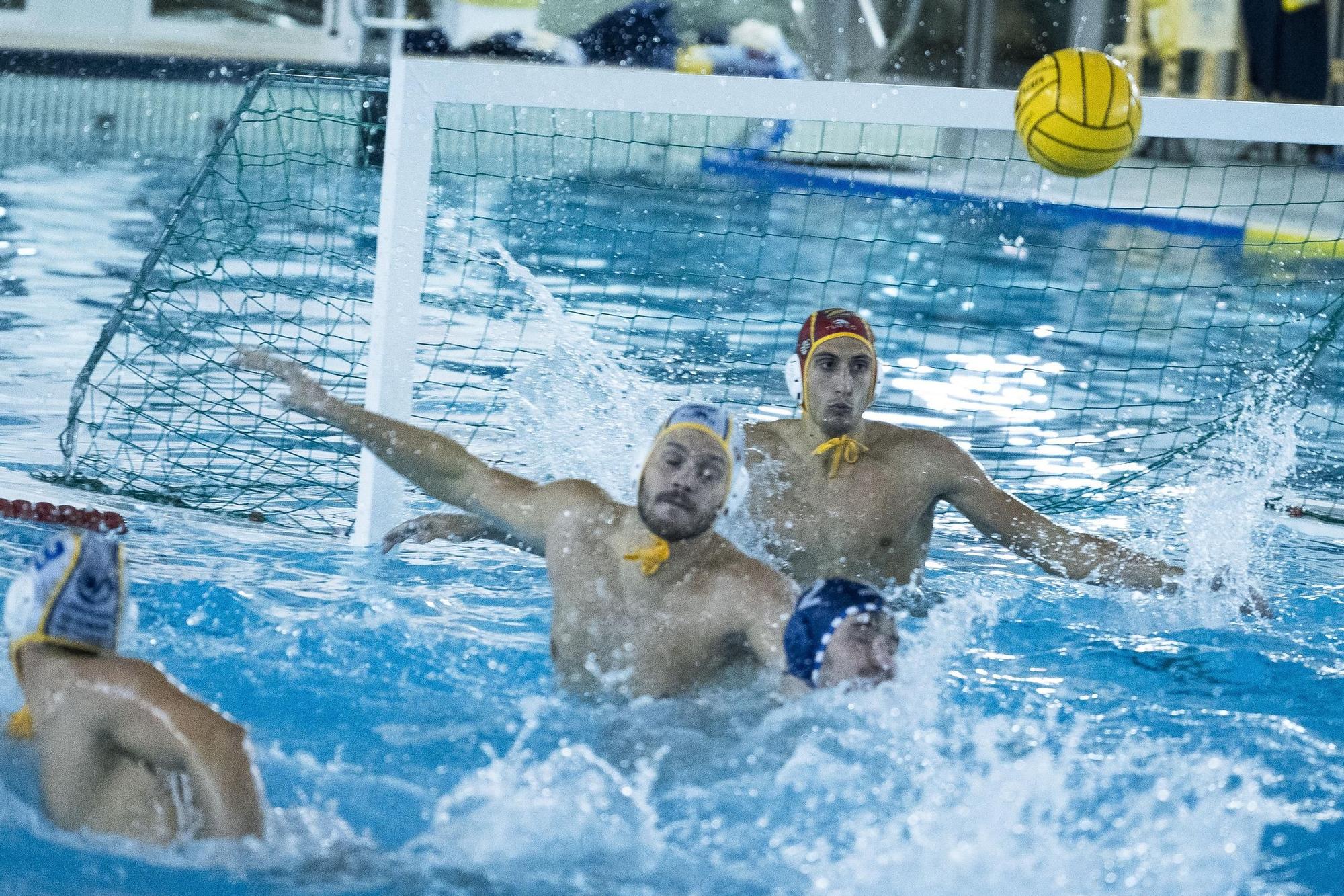 Imatges de la final de la Copa Catalunya de waterpolo entre l'Atlètic Barceloneta i el CN Sabadell