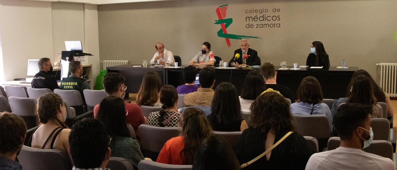 Un acto de recepción de nuevos MIR en el Colegio de Médicos de Zamora