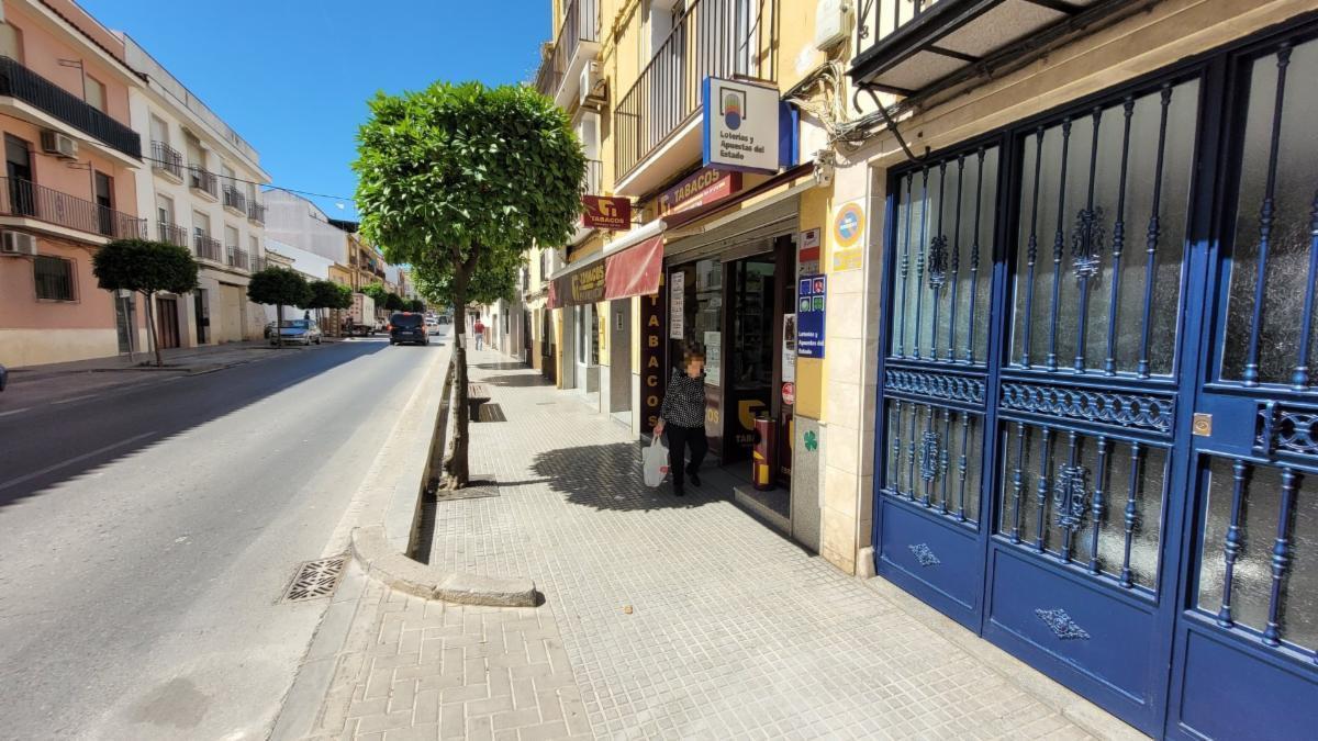 Administración de loterías de Lucena donde se ha consignado el segundo premio de la Lotería Nacional.