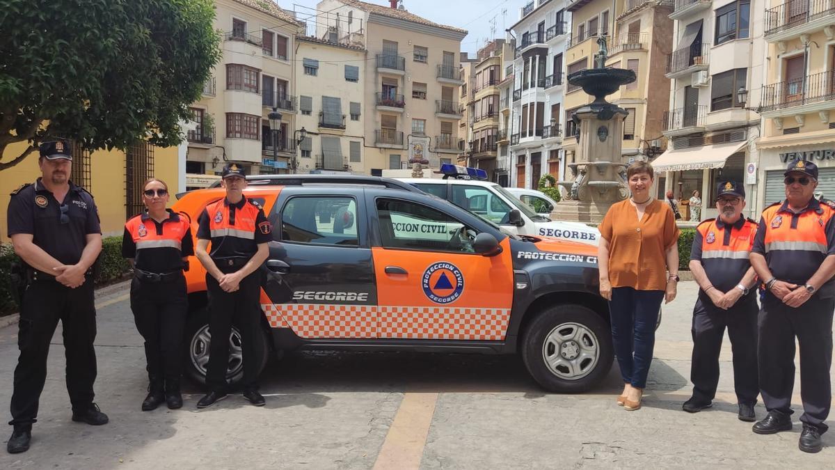 La alcaldesa de Segorbe, Mª Carmen Climent, en la presentación del nuevo vehículo.