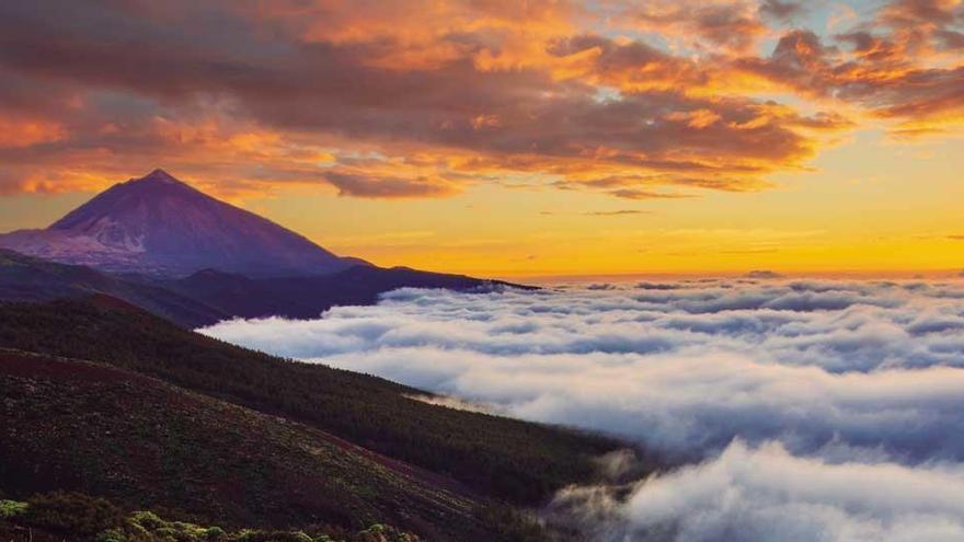 Imatge del Teide durant la posta de sol