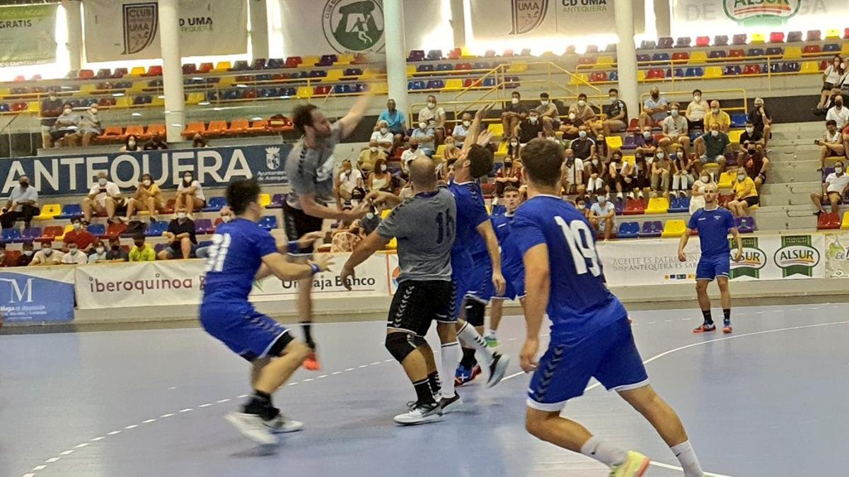 El Balonmano Benidorm busca la victoria lejos de casa