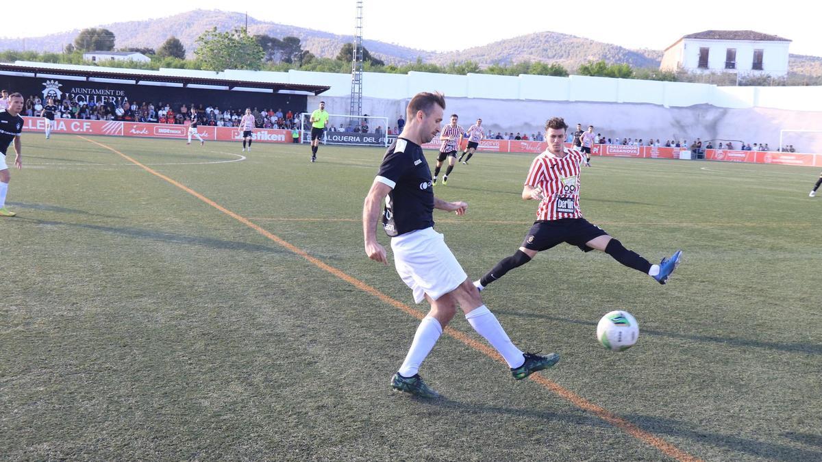 El Ontinyent 1931 y l'Olleria CF en el partido en el feudo de estos últimos, en la liga.