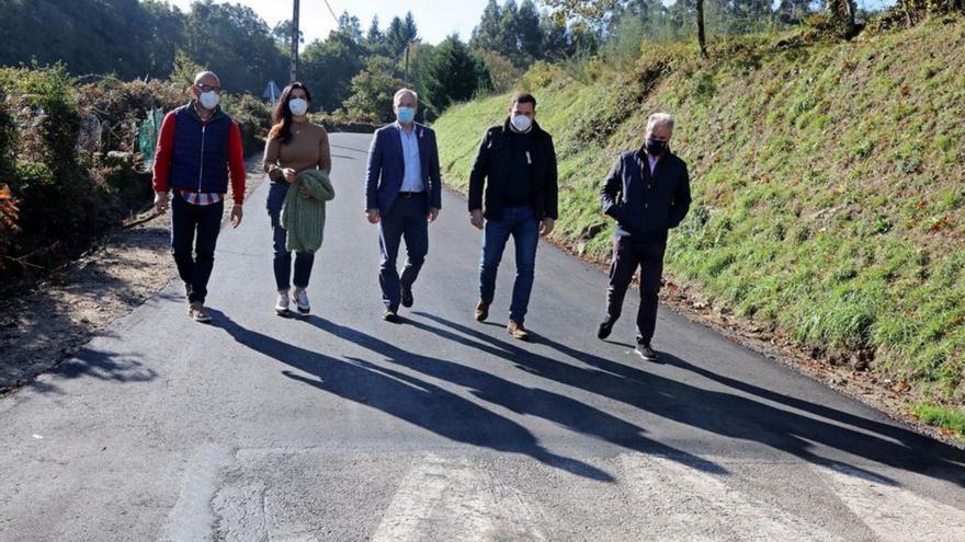 Inspeccionan los trabajos de mejora de la carretera que une Valongo y Augasantas, por 200.000 euros