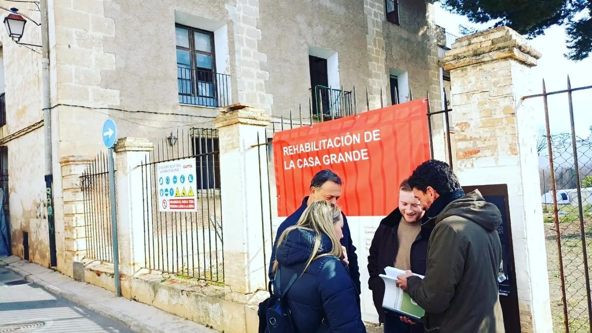 La alcaldesa, Rocío Ibáñez, ha visitado los trabajos en la Casa Grande.