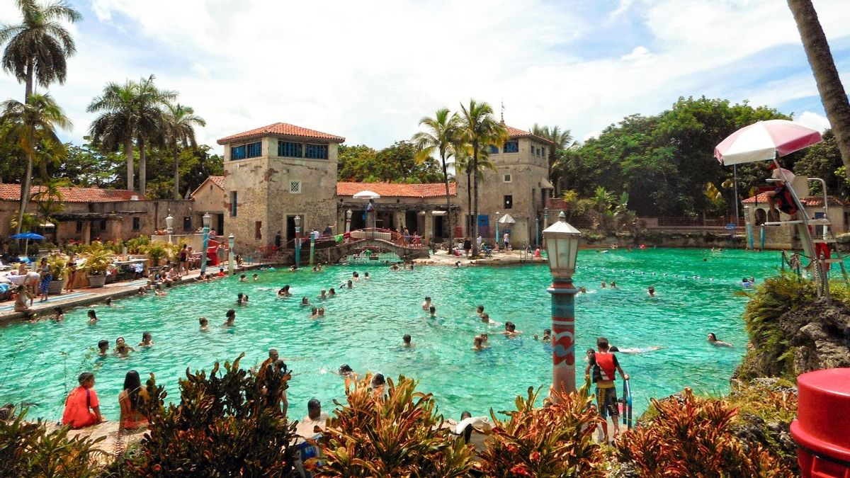 Un pedazo de Italia en Florida: así es la espectacular piscina veneciana de Miami