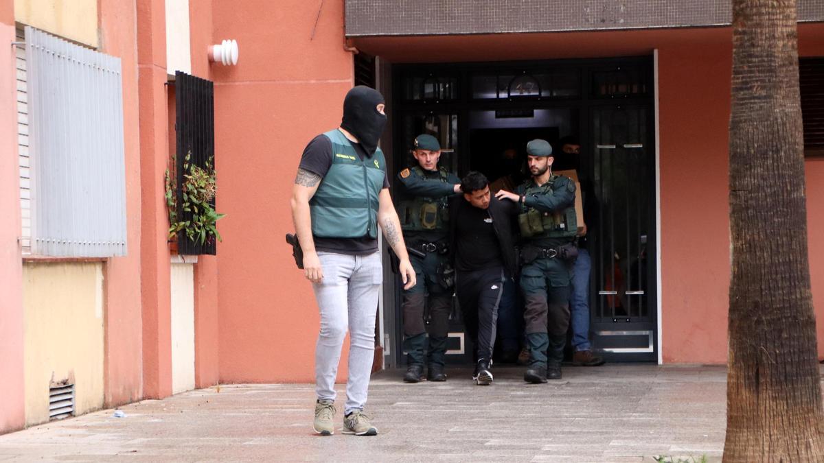 Detenidos diez miembros de una banda latina en Barcelona y L'Hospitalet por tráfico de drogas, robos y lesiones