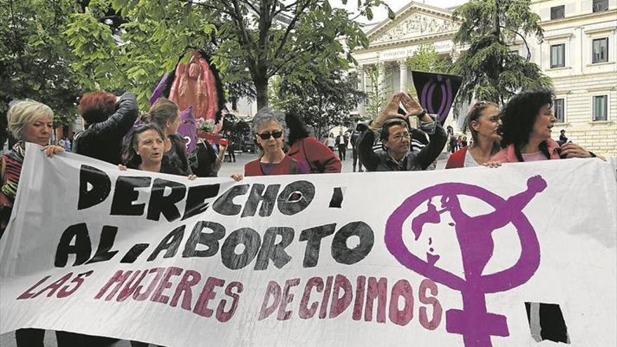 Alerta por el acoso que sufren las españolas que deciden abortar