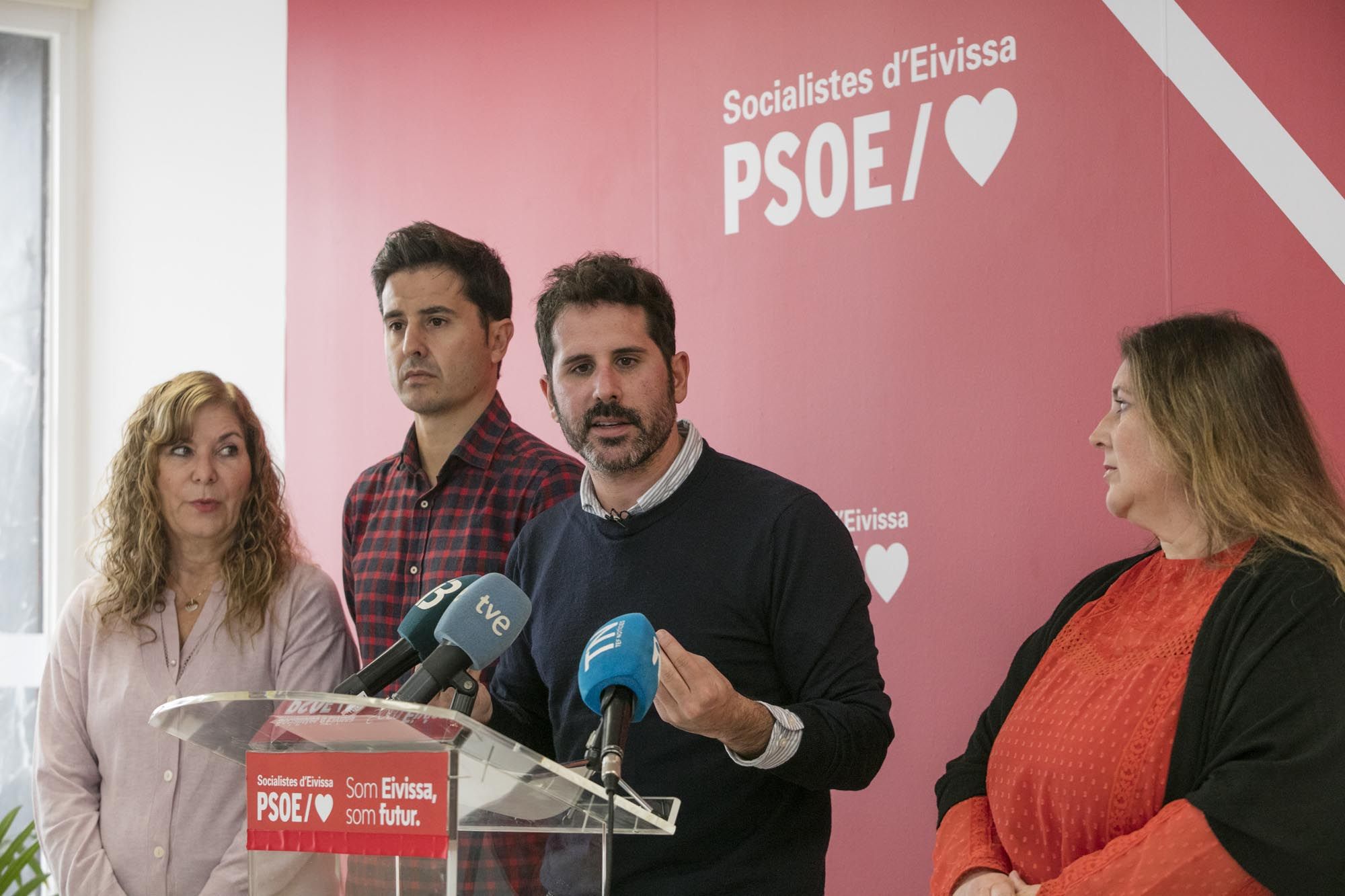 Imágenes de la rueda de prensa de PSOE-Reinicia que anunció que no aprobará las cuentas municipales para 2023 de Sant Antoni