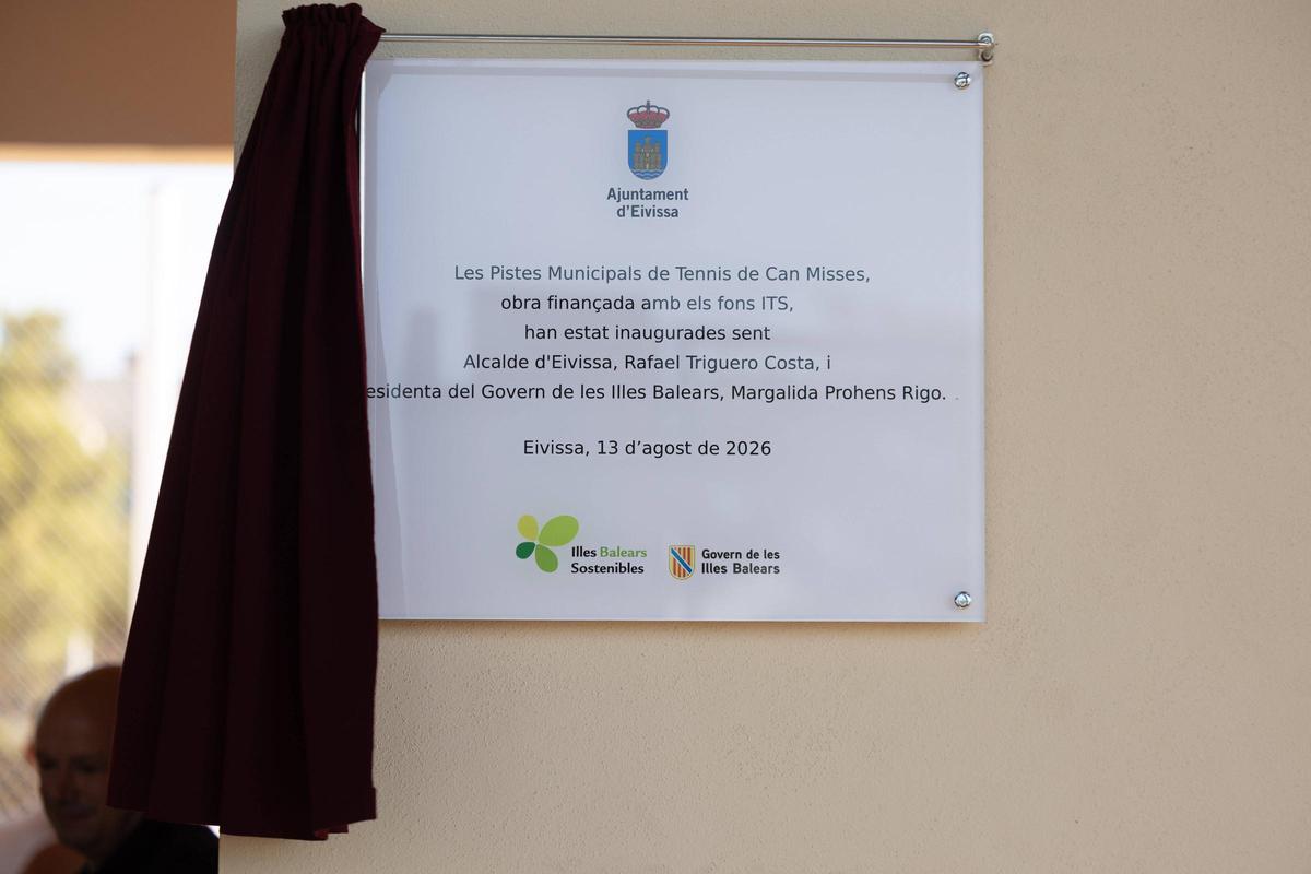 Galería: inaugurado el nuevo Espacio Deportivo Can Misses con tres pistas de tenis