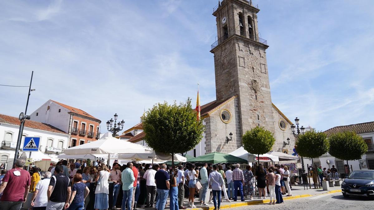 Carpas instaladas en la calle por los bares y restaurantes participantes.