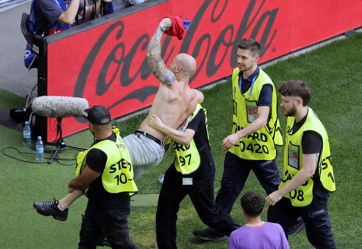 Eurocopa 2024 | Fase de grupos: Eslovenia - Serbia, en imágenes. Eurocopa 2024 | Fase de grupos: Eslovenia - Serbia, en imágenes.