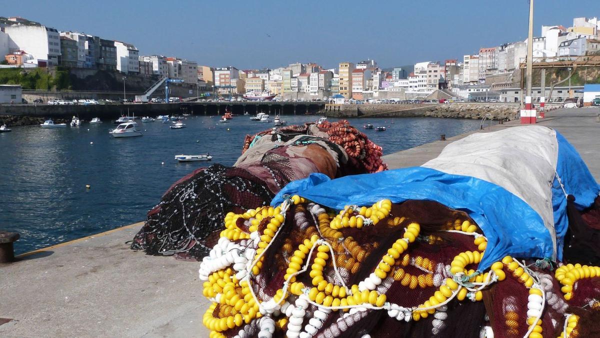 Vista de la zona portuaria de la villa pesquera de Malpica de Bergantiños, donde demandan un refuerzo de la seguridad en la dársena / j. m. R.