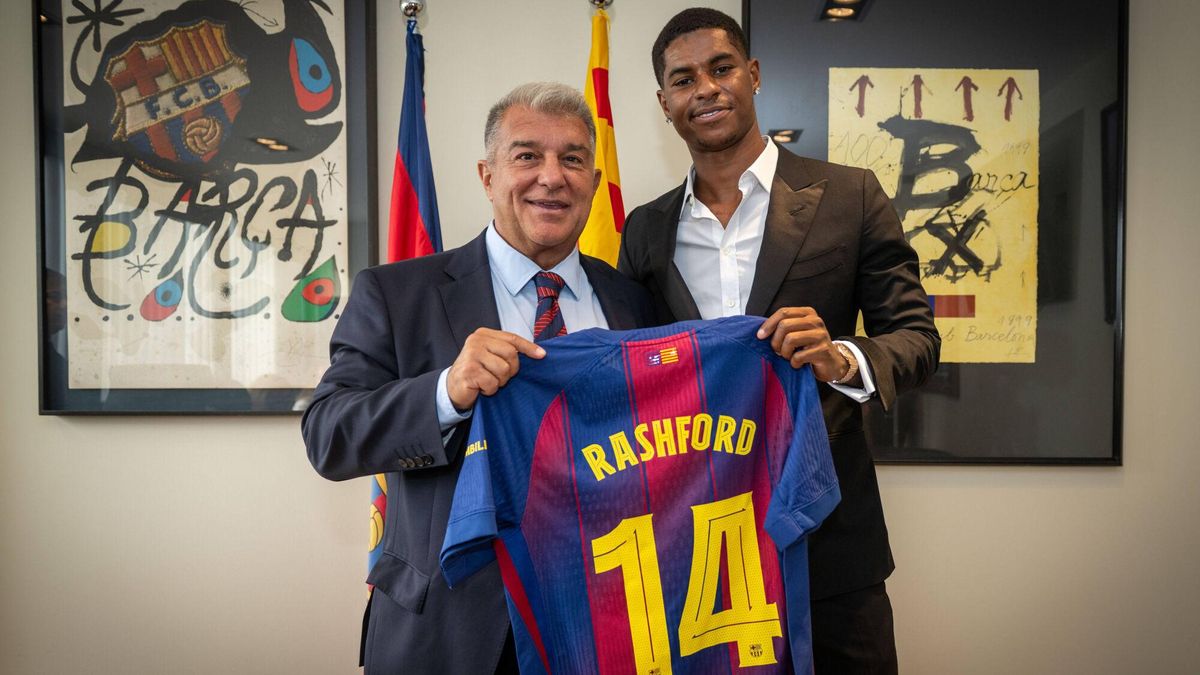 Joan Laporta posa con Marcus Rashford, el segundo y último fichaje del Barça 2025-26.